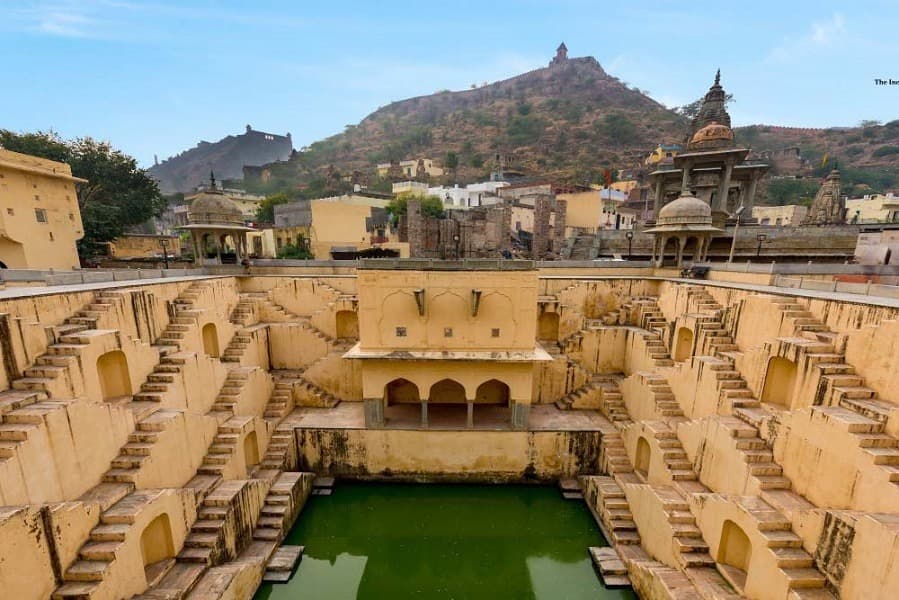 Panna Meena ka kund 