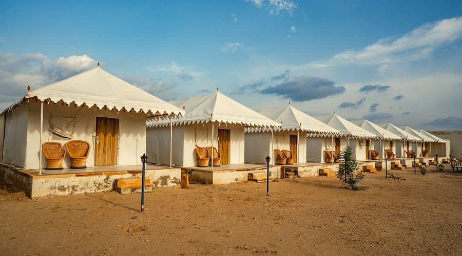 Tent stay sand dunes