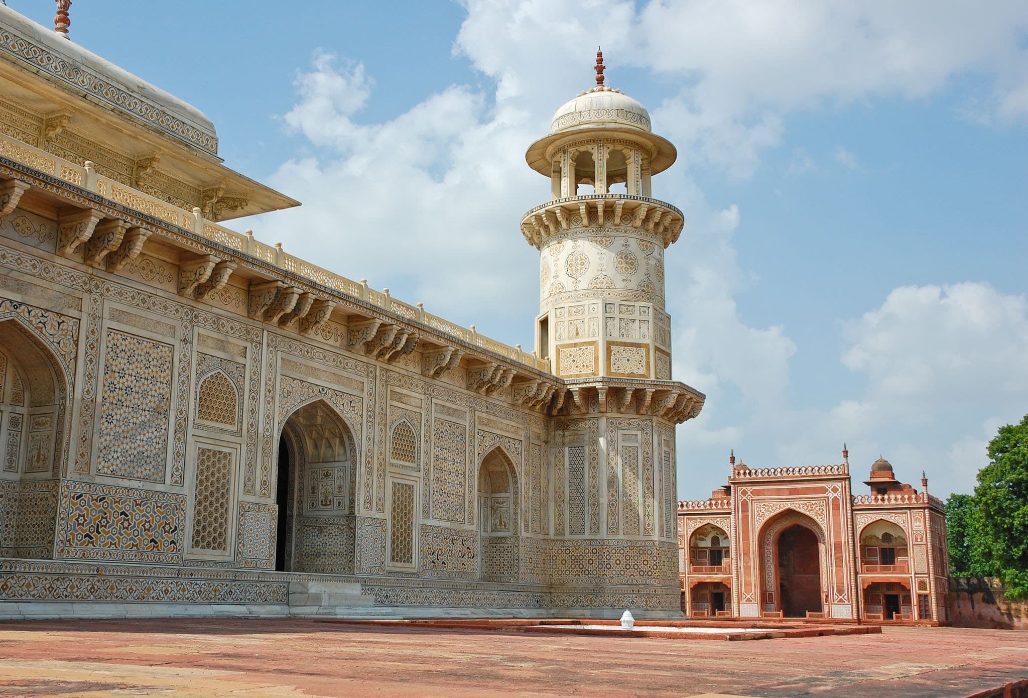 Baby Taj Side Image